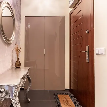 Orkana Chic By Bookinghost * Kattowitz