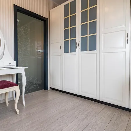 Orkana Chic By Bookinghost * Kattowitz