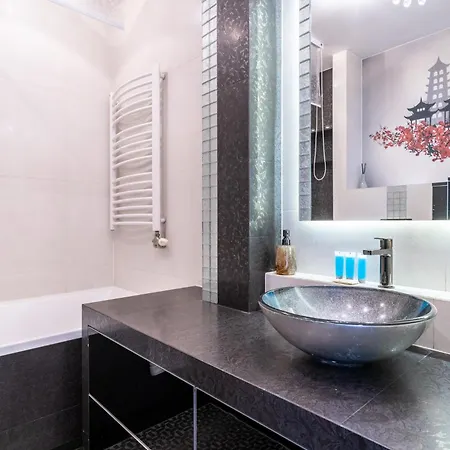 Orkana Chic By Bookinghost *