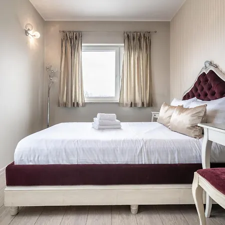 Orkana Chic By Bookinghost