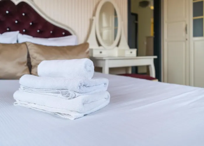 Orkana Chic By Bookinghost *