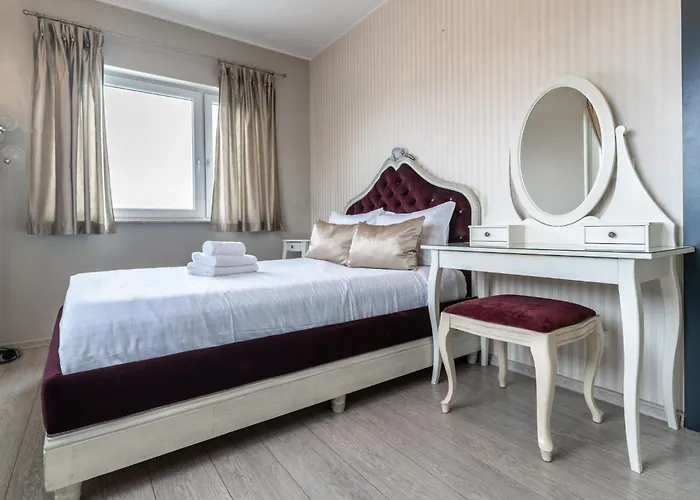 Orkana Chic By Bookinghost