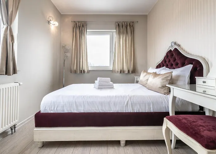 Orkana Chic By Bookinghost